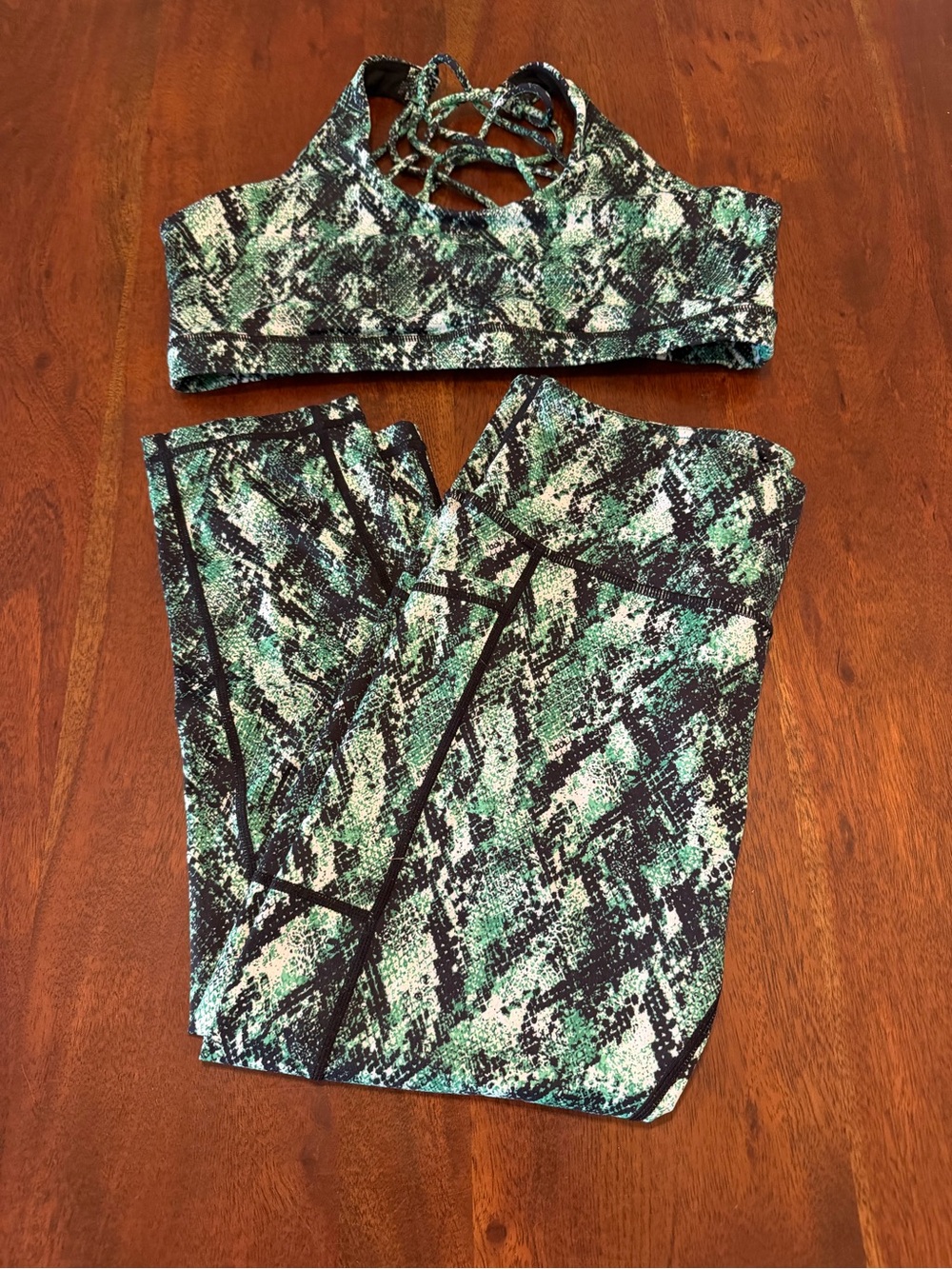 Constantly Varied Gear Venom Capri Set